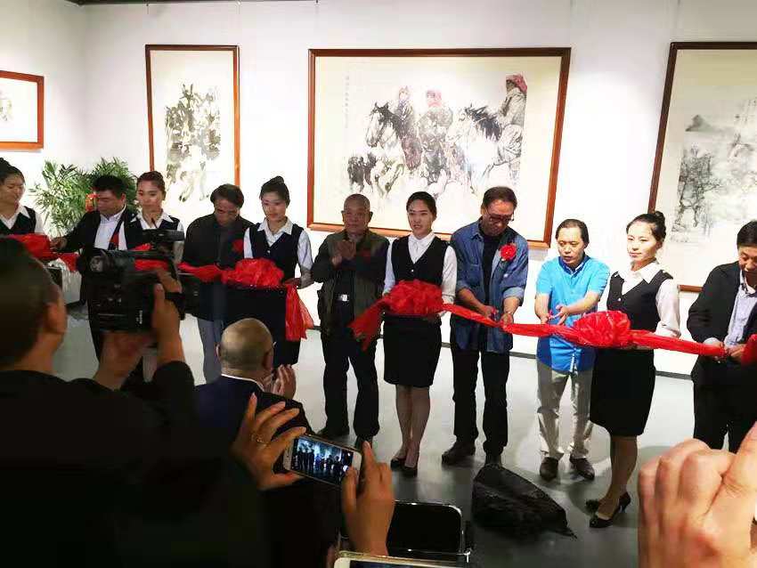 藝術家為大雅堂開館剪彩